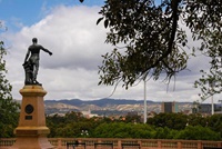 William Light, Gründer von Adelaide, schaut auf seine Stadt