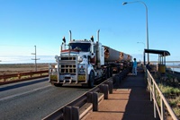 Road-Train mit 22 Achsen